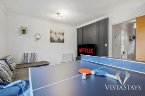 Modern 4 Bed near Manchester City Centre with Pool Table and Free Parking by Vista Stays Short Lets